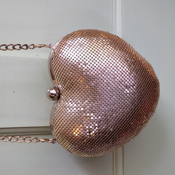 Women's Starlet heart shaped gold metallic mesh evening bag - Picture 1 of 5